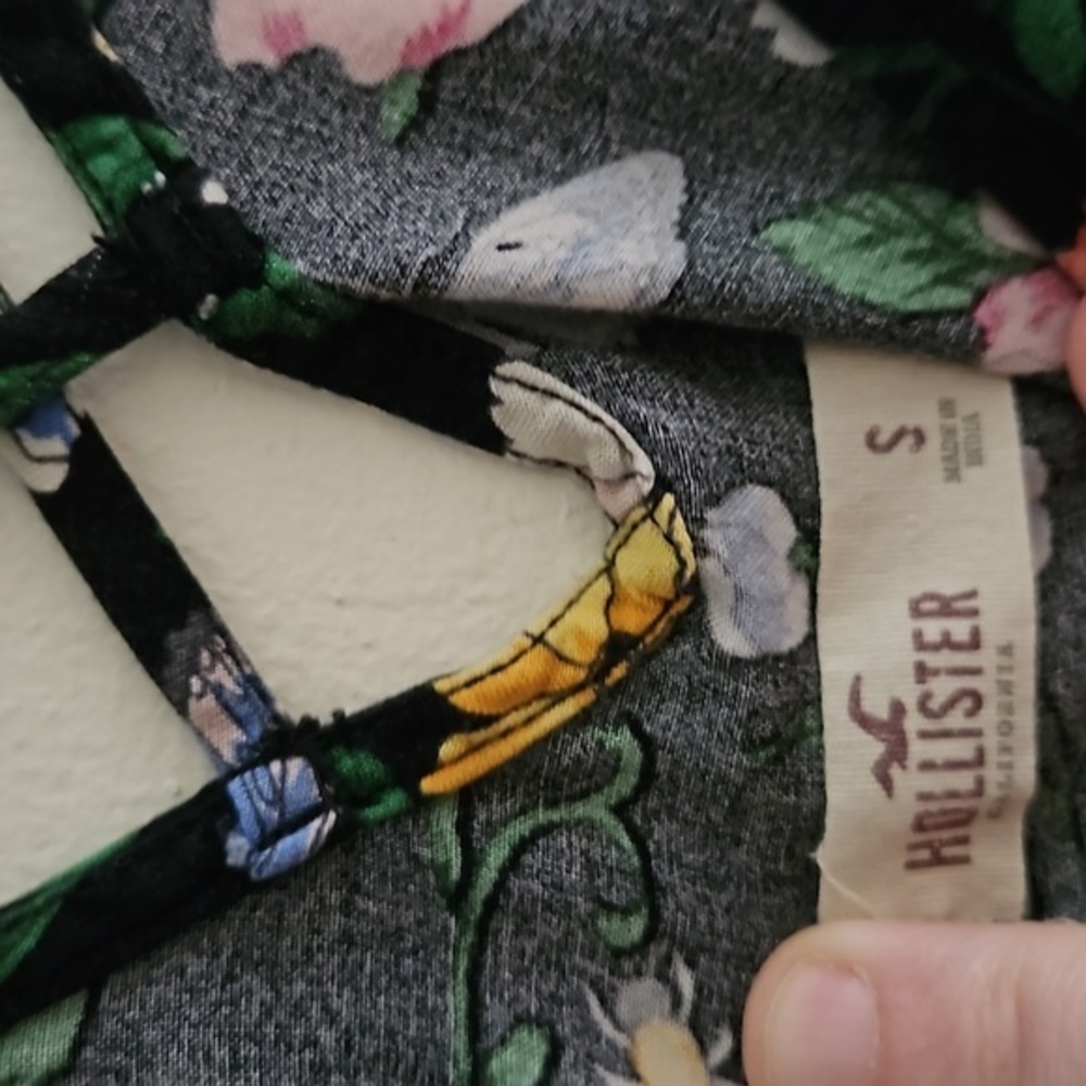 Small Hollister Top - Picture 2 of 3